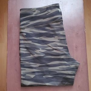 Camo 3/4 compression yoga pants